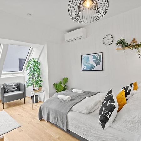 1 Min To Public Transport - 3 Min To Supermarket And Pharmacy - On-Site Parking For 19,90 Eur Βιέννη Εξωτερικό φωτογραφία
